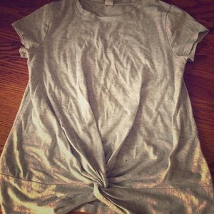 A gray shirt with toed bottom